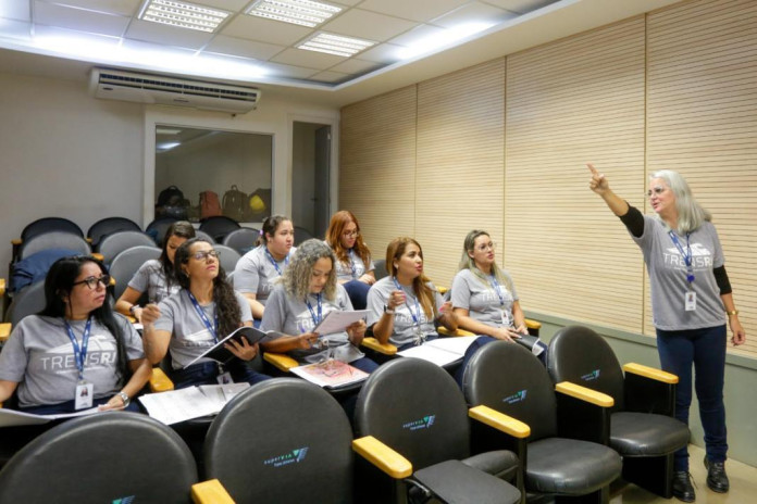 Formação de turma exclusivamente feminina de maquinistas amplia a presença das mulheres na ferrovia Formação de turma exclusivamente feminina de maquinistas amplia a presença das mulheres na ferrovia