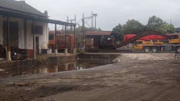 Locomotiva e Guindaste posicionados em Deodoro
