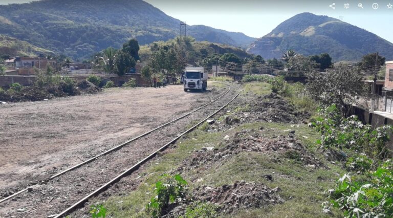 Área conhecida como "bota-fora" em Japeri