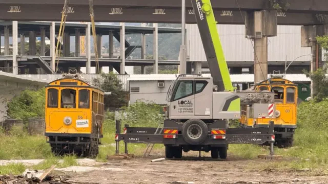 Bondes de Santa Teresa deixam a Leopoldina em operação que transfere acervo ferroviário para Deodoro Bondes de Santa Teresa deixam a Leopoldina em operação que transfere acervo ferroviário para Deodoro