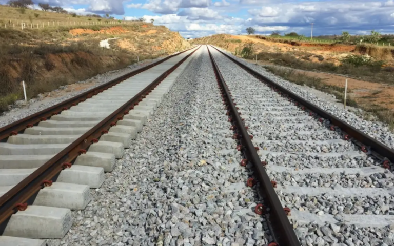 Construção de ferrovia