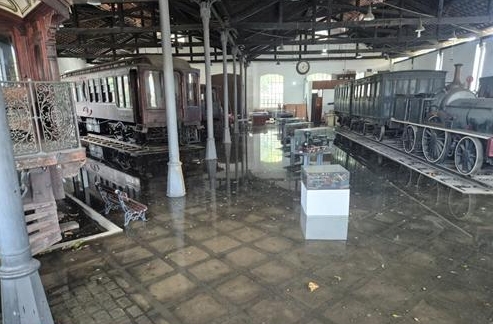 Rompimento de tubulação em julho alagou parcialmente o Museu do Trem, vejam imagens Rompimento de tubulação em julho alagou parcialmente o Museu do Trem, vejam imagens
