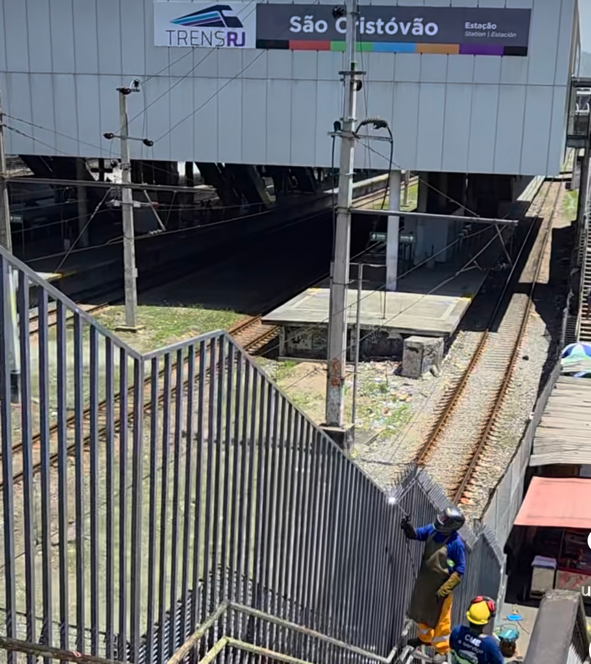 TrensRJ instala novas grades de proteção na estação São Cristóvão TrensRJ instala novas grades de proteção na estação São Cristóvão