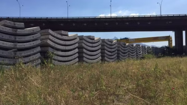 Aduelas da Linha 4 do Metrô na Leopoldina