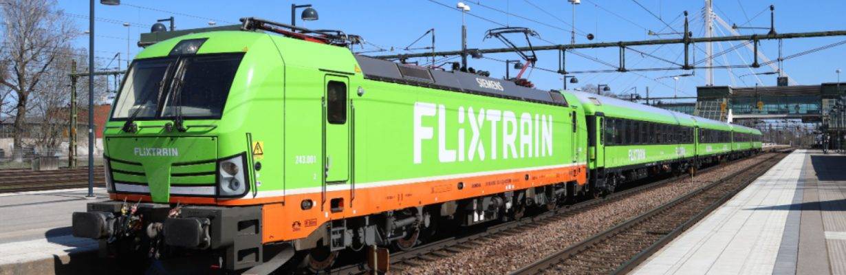 Trem verde e amareloDescrição gerada automaticamente